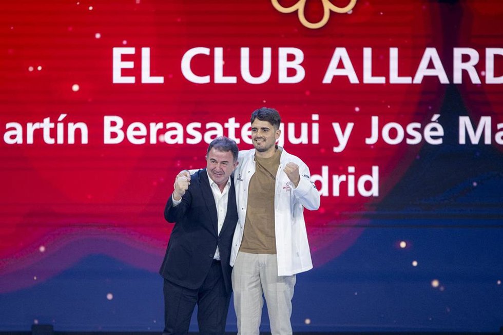 Archivo - Los cocineros Martín Berasategui y Jose María Goñi, del restaurante El Club Allard recoge su primera estrella Michelin  