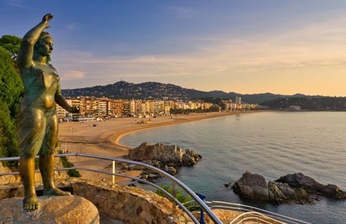 Archivo - Vista de la platja de Lloret de Mar (Girona)