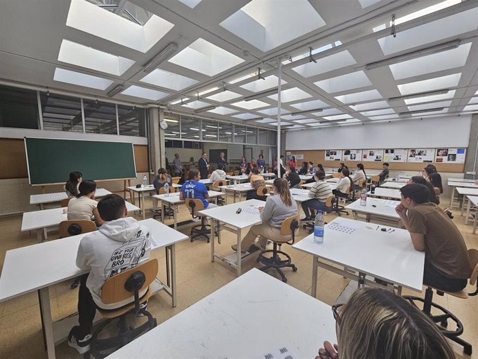 El consejero de Educación, Formación Profesional, Actividad Física y Deportes del Gobierno de Canarias, Poli Suárez, acudió este miércoles, junto con el rector de la Universidad de Las Palmas de Gran Canaria, Lluís Serra