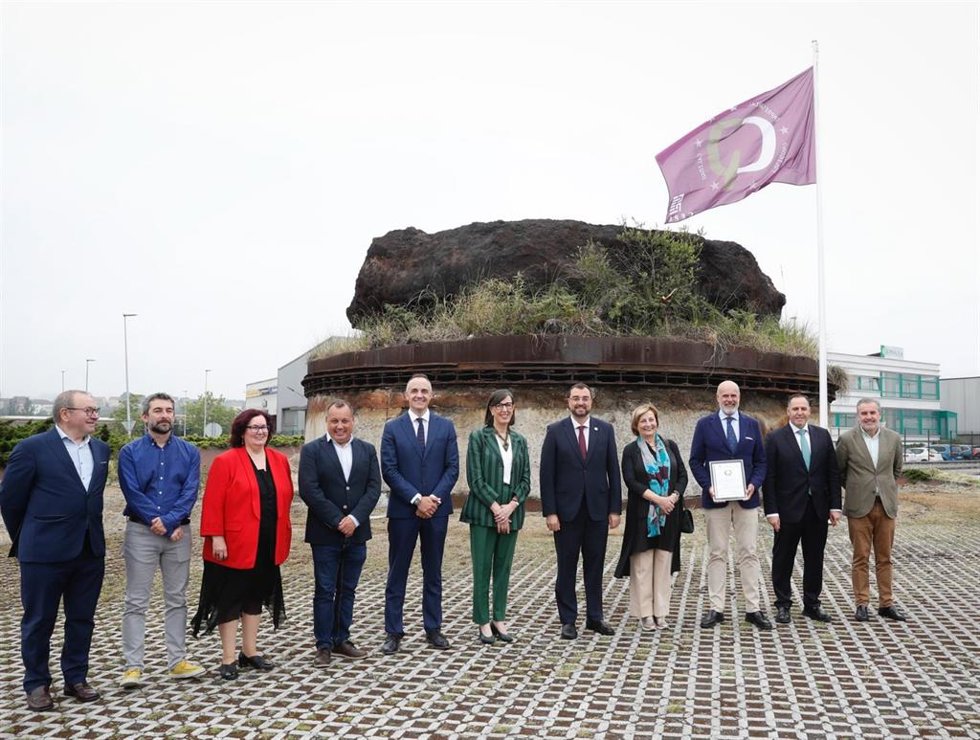 Autoridades participan en el acto de entrega de la certificación como Polígono empresarial de calidad al área industrial de Avilés