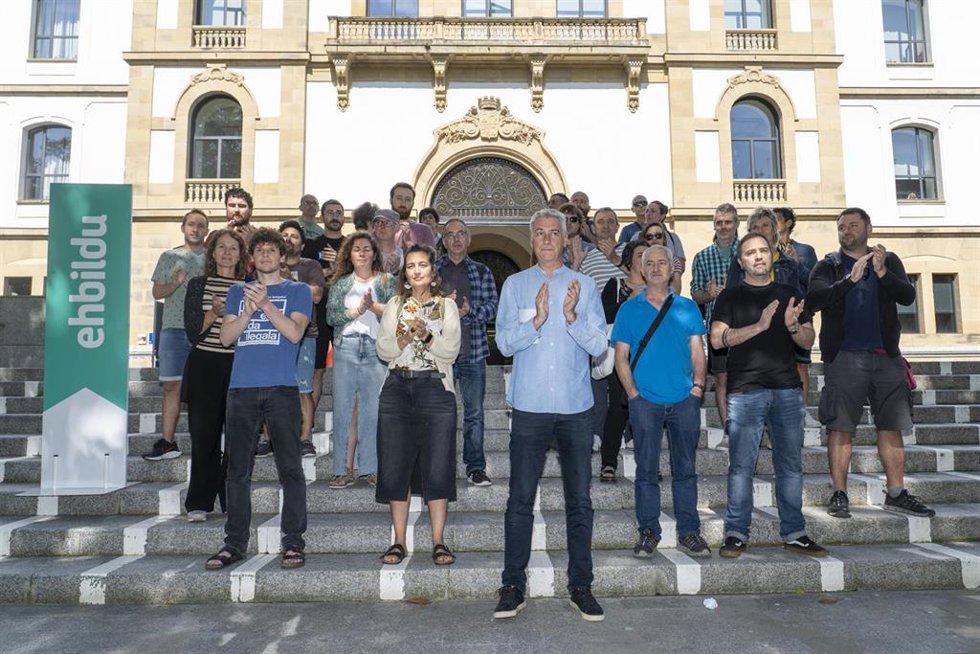 Acto de EH Bildu con el candidato Óscar Matute en San Sebastián