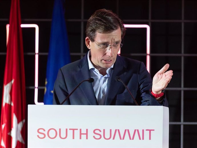 El alcalde de Madrid, José Luis Martínez-Almeida, interviene durante la primera jornada de la décimo tercera edición del South Summit Madrid 2024, en La Nave, a 5 de junio de 2024