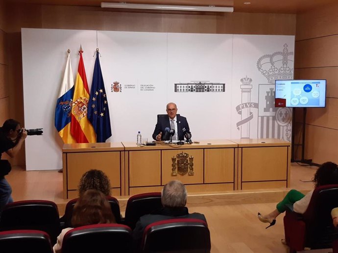 Archivo - El delegado del Gobierno en Canarias, Anselmo Pestana, en rueda de prensa