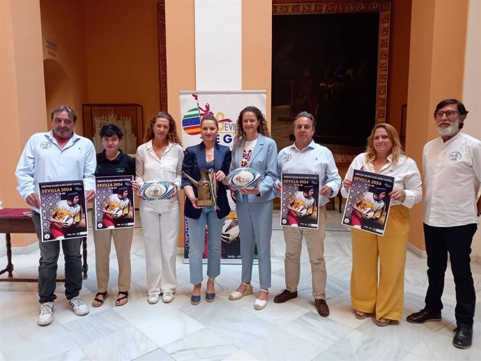 Foto de familia de la presentación del festival de rugby veterano europeo.