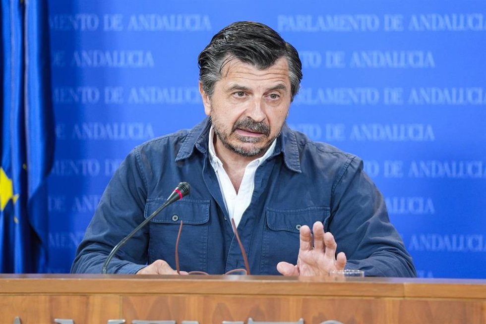 El portavoz del Grupo Parlamentario Popular, Toni Martín, durante la ronda de ruedas de prensa de portavoces de los grupos parlamentarios en el Parlamento de Andalucía, a 5 de junio de 2024 en Sevilla (Andalucía, España). Los portavoces de los grupos pa