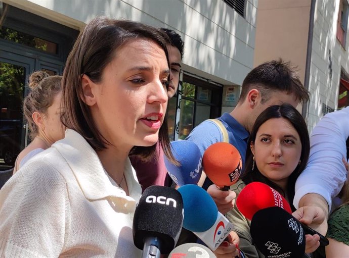 La candidata de Podemos a las elecciones europeas, Irene Montero, en declaraciones en Barcelona.