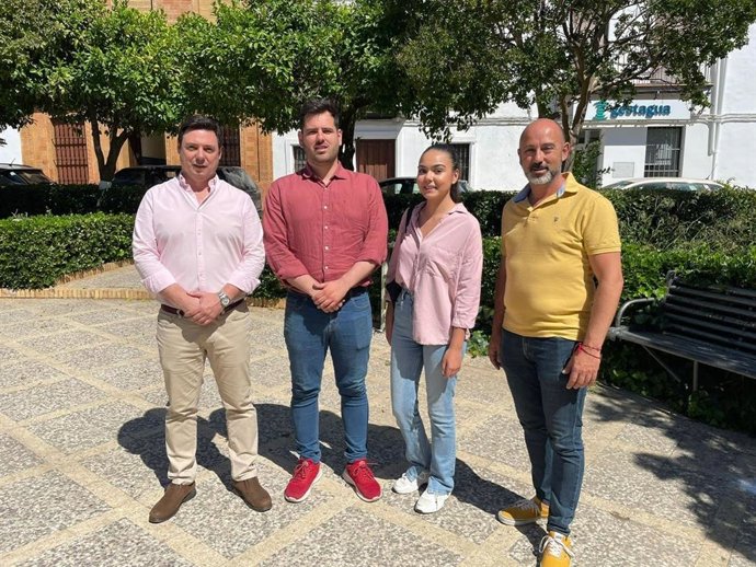 El candidato socialista a las Elecciones Europeas, Alejandro Moyano, y el portavoz municipal socialista, David Cazallo.