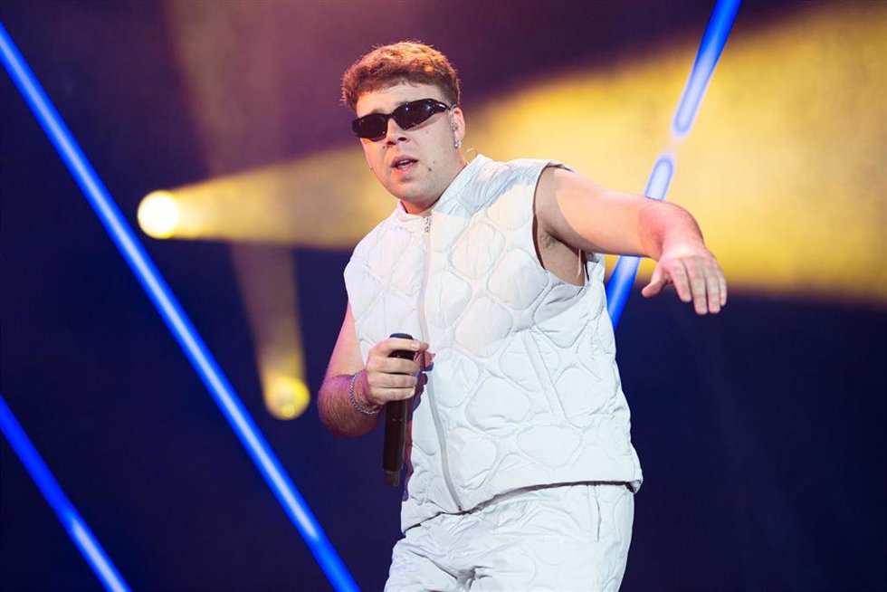 Archivo - El cantante Quevedo durante su actuación en la sexta edición del Mallorca Live Festival, en el Antiguo Aquapark de Calvi, a 19 de mayo de 2023, en Mallorca, Baleares (España)