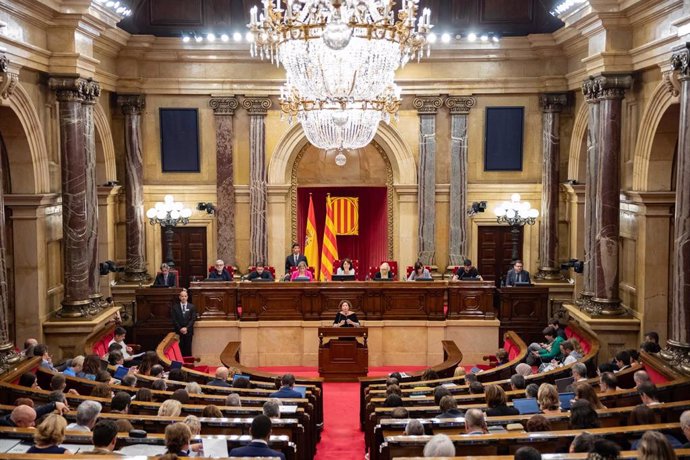 Archivo - Vista general de una sesión plenaria en el Parlament, a 1 de septiembre de 2023, en Barcelona, Catalunya