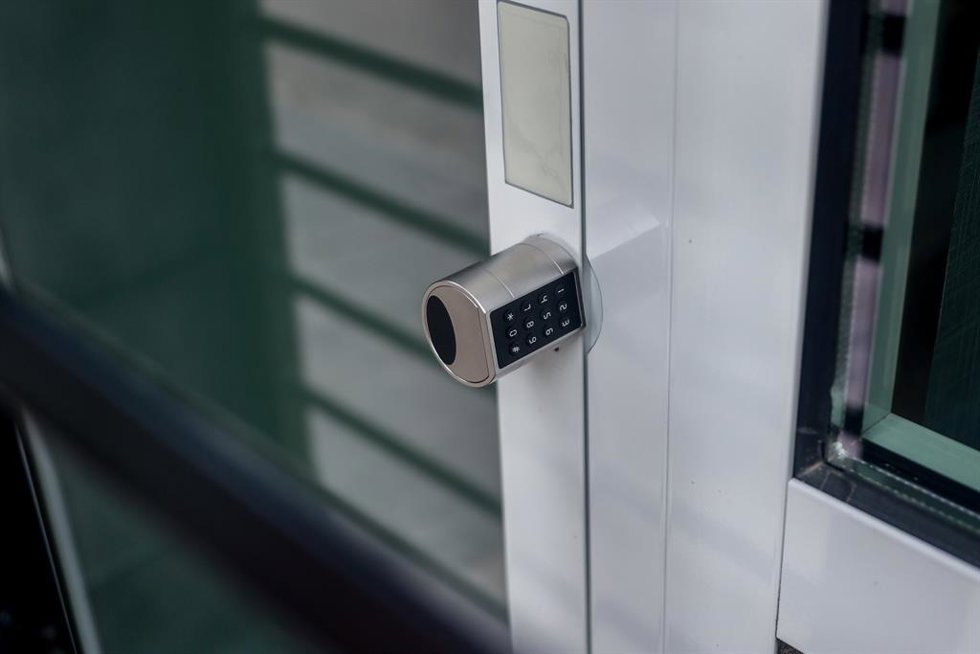 Fachada de un piso turístico, a 20 de mayo de 2024, en Madrid (España).