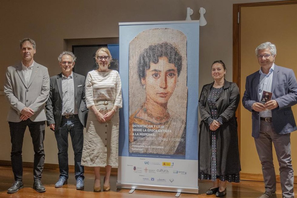 La consejera de Cultura, Eva Guillermina Fernández, inaugura las jornadas científicas 'Ostentación y lujo desde la época antigua a la moderna'