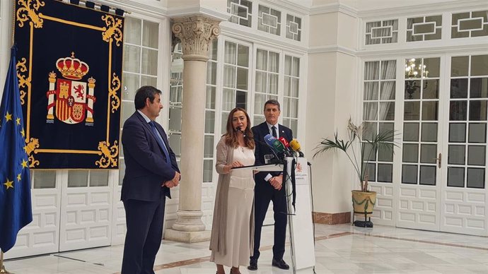 Rueda de prensa del delegado del Gobierno de España en Andalucía, Pedro Fernández, y la directora general de Protección Civil y Emergencias, Virginia Barcones, tras la reunión de coordinación de la Operación Paso del Estrecho 2024.