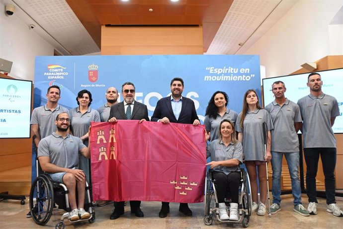 El presidente de la Comunidad, Fernando López Miras, recibi en San Esteban a los 12 deportistas de la Región de Murcia preseleccionados para los Juegos Paralímpicos de París 2024.