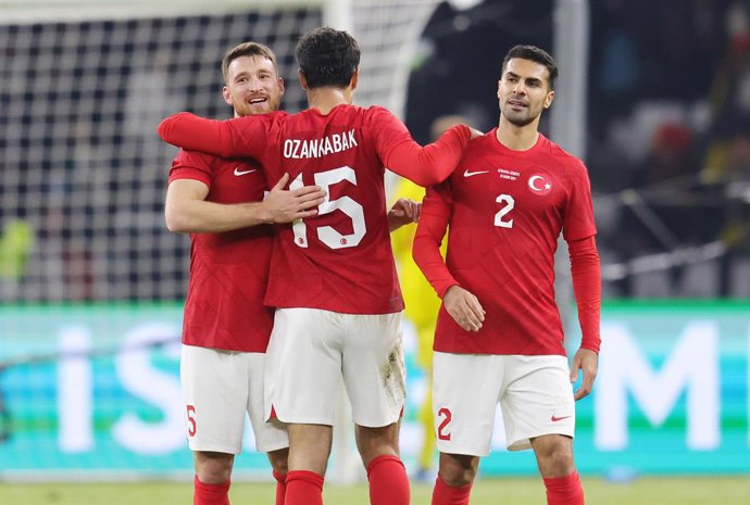 Archivo - Salih Ozcan, Ozan Kabak and Zeki Celik of Turkey celebrate during the International Friendly football match between Germany and Turkey on November 18, 2023 at Olympiastadion in Berlin, Germany - Photo Jurgen Fromme / firo Sportphoto / DPPI