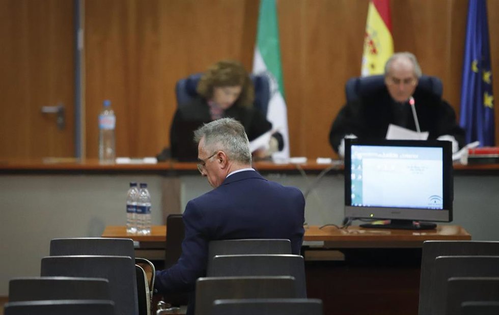 Archivo - El exalcalde de Estepona Antonio Barrientos en la sala del Juicio del caso 'Astapa'.
