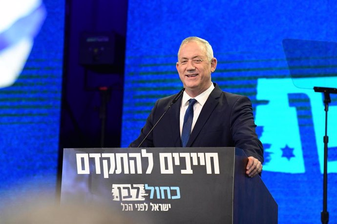 Archivo - TEL AVIV, March 3, 2020  Benny Gantz speaks during a rally at the Blue and White party election campaign headquarters in Tel Aviv, Israel, on March 3, 2020..  Israeli Prime Minister Benjamin Netanyahu's main rival, centrist Benny Gantz, vowed on