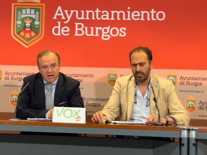 Martínez-Acítores (I) junto a Peña (D) en la rueda de prensa.