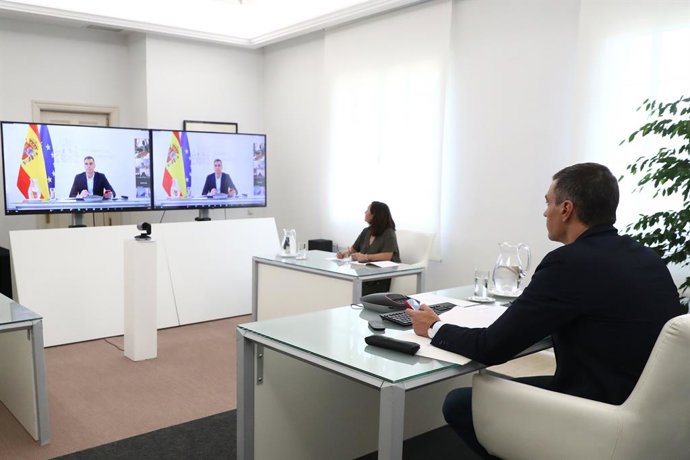 El presidente del Gobierno, Pedro Sánchez, participa por videoconferencia en una reunión con el secretario general del Naciones Unidas, António Guterres.