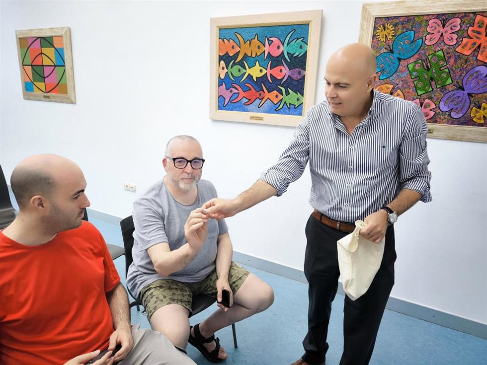 Una mano inocente del público ha extraído la papeleta que determina el orden, anterior o posterior, del sorteo, que ha resultado ser posterior.