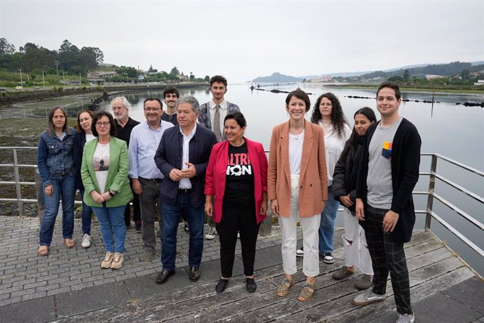 Ana Miranda, Ana Pontón y Miguel Anxo Fernández Lores en la ría de Pontevedra durante un acto de campaña de las elecciones europeas