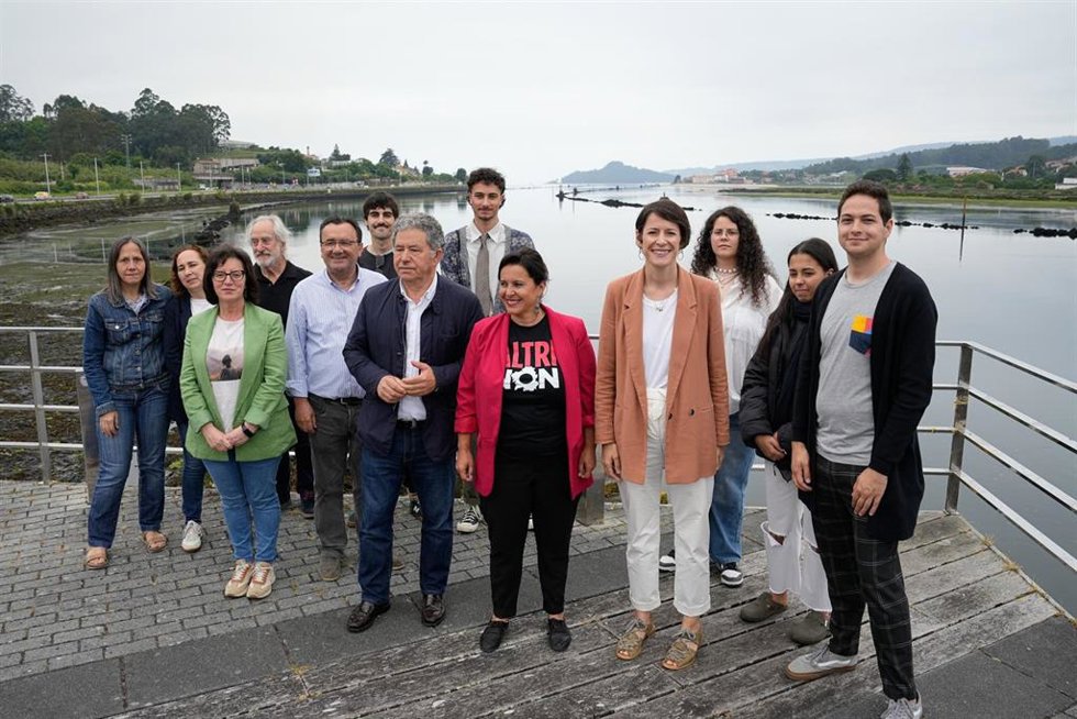 Ana Miranda, Ana Pontón y Miguel Anxo Fernández Lores en la ría de Pontevedra durante un acto de campaña de las elecciones europeas