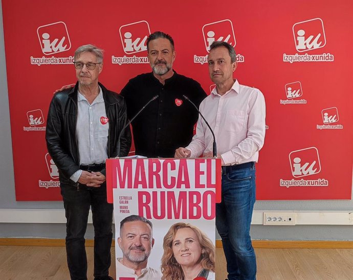 El líder de la izquierda europea, Walter Baier, el candidato 4 de Sumar al europarlamento, Manu Pineda,  y el coordinador general de IU en Asturias, Ovidio Zapico.