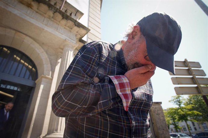 El principal imputado en la pieza central de la Operación Carioca, el cabo de la Guardia Civil, Armando Lorenzo, a su salida del juicio en la Audiencia Provincial el 4 de junio de 2024, en Lugo, Galicia (España).