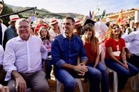 Sánchez llama a votar el domingo para ganar a los bulos de la máquina del fango