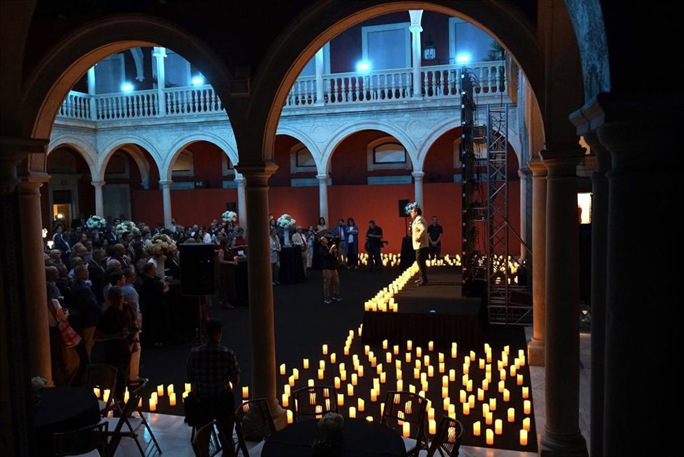 El presidente de la Fundación Cajasol, Antonio Pulido, se dirige al público durante el acto.