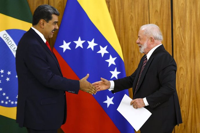 Archivo - El presidente de Venezuela, Nicolás Maduro, y el presidente de Brasil, Luiz Inácio Lula da Silva