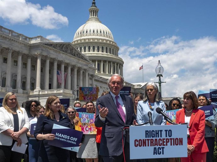 Archivo - Legisladores demócratas de EEUU presentan el proyecto de ley para garantizar el acceso a los métodos anticonceptivos