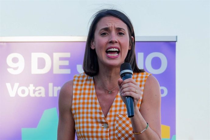 La candidata de Podemos a las elecciones europeas, Irene Montero, durante un acto de campaña del partido, en el Muelle de la Sal, a 31 de mayo de 2024, en Sevilla, Andalucía, (España)