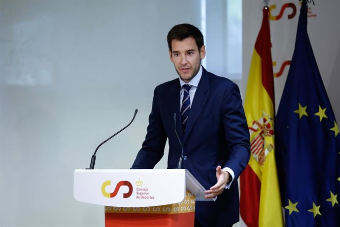 Archivo - El director general de Deportes del CSD, Fernando Molinero, durante un discurso. 