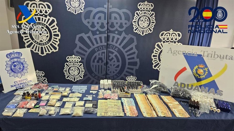 Desmantelado en Sevilla un laboratorio casero de drogas procedentes de Holanda.