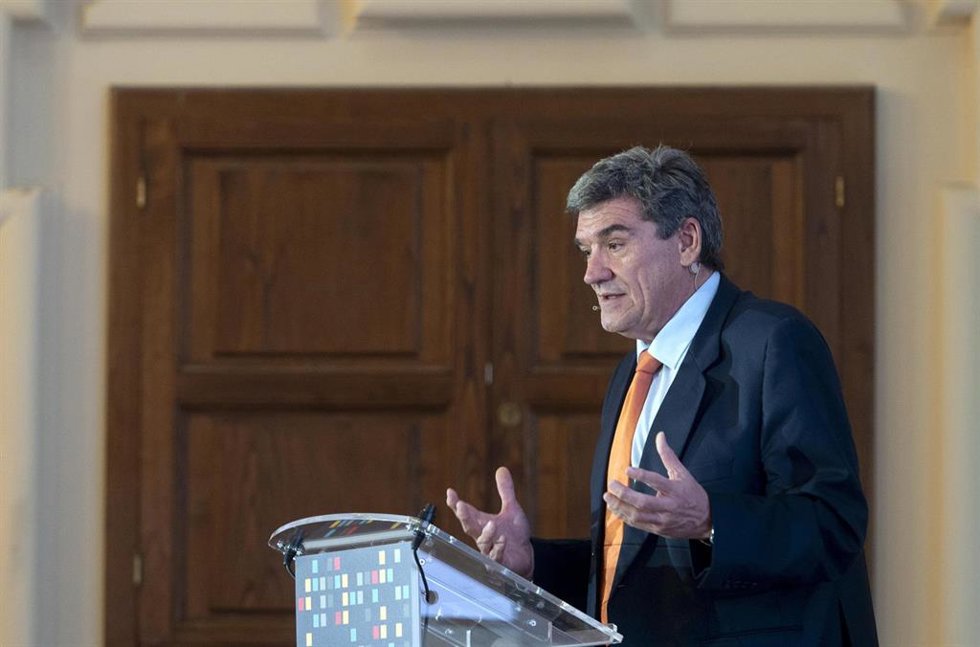 El ministro para la Transformación Digital y de la Función Pública, José Luis Escrivá, interviene durante la presentación del nuevo programa de ayudas de Red.es Kit Consulting, en el Espacio Maldonado, a 17 de mayo de 2024, en Madrid (España). 
