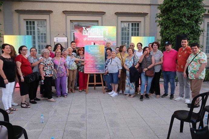 El certamen, que cumple diez años, se celebra en el Gutiérrez de Alba del 7 al 30 de junio, y contará con ocho grupos participantes.