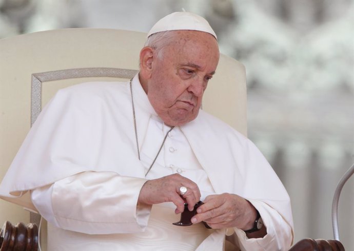 29 May 2024, Vatican, Vatican City: Pope Francis reacts during his weekly General Audience in St. Peter's Square at the Vatican City. Photo: Evandro Inetti/ZUMA Press Wire/dpa