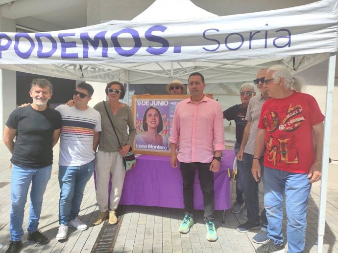Acto de Podemos Soria junto al mercado de los jueves