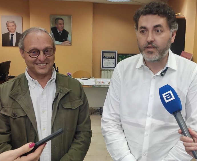 Jonás Fernández, a la derecha