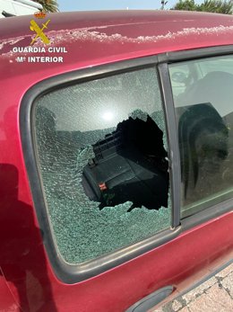 Uno de los coches afectados por los robos en Vecindario, en Santa Lucía de Tirajana (Gran Canaria)