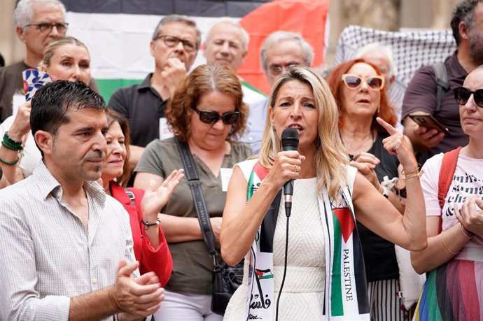 La líder de Sumar, Yolanda Díaz, interviene en el acto de Sumar en Plaza de las Pasiegas
