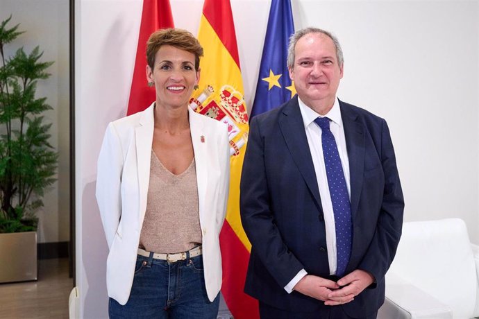 La presidenta Chivite junto al ministro de Industria y Turismo, Jordi Hereu