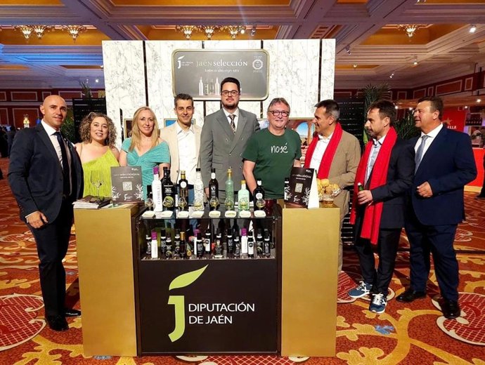 Expositor de los AOVE Jaén Selección en la gala The World's 50 Best Restaurants.