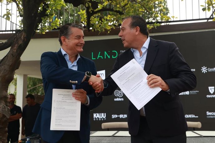 Presentación de Land en octubre de 2023.