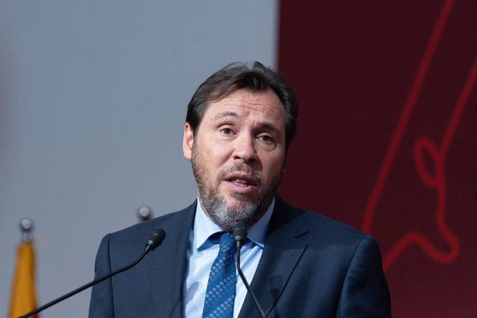 El ministro de Transportes y Movilidad Sostenible, Óscar Puente, interviene durante la inauguración del Salón Internacional de la Logística (SIL), en la Fira de de Barcelona Montjuïc, a 5 de junio de 2024. (Foto de archivo).