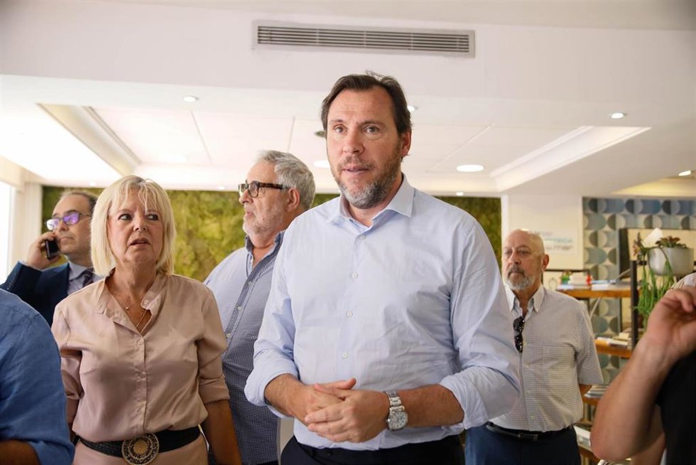 El ministro de Transportes y Movilidad Sostenible, Óscar Puente, en Almería.