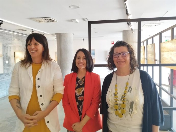 La secretaria general de CCOO de Industria, Garbiñe Espejo, la secretaria de Estado de Industria, Rebeca Torró, y la secretaria general de CCOO Euskadi, Loli Garcia, en un seminario sobre política industrial en Bilbao