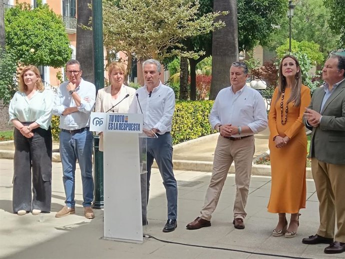 El vicesecretario de Coordinación Autonómica y Local del PP, Elías Bendodo, interviene en un acto de campaña celebrado en Huelva por las elecciones europeas.