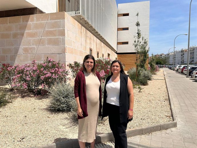 La candidata socialista de Baleares al PE, Alícia Homs, y la secretaria de Política Autonómica del PSIB-PSOE y diputada, Mercedes Garrido.