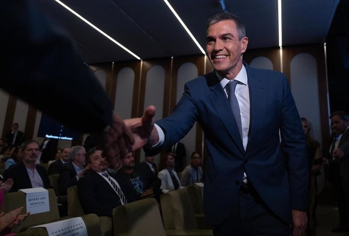 El presidente del Gobierno, Pedro Sánchez, llega a la clausura la XXXII Asamblea General de la Confederación Empresarial Española de la Economía Social (CEPES), en el Auditorio El Beatriz, a 6 de junio de 2024, en Madrid (España). Al evento han acudido pe